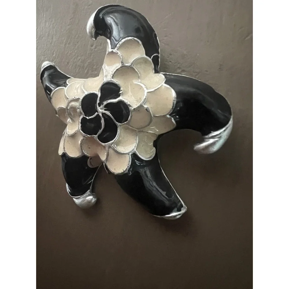 Vintage‎ Brooch Sea Star Black White Enamel Starfish Coastal Statement Pin Beach